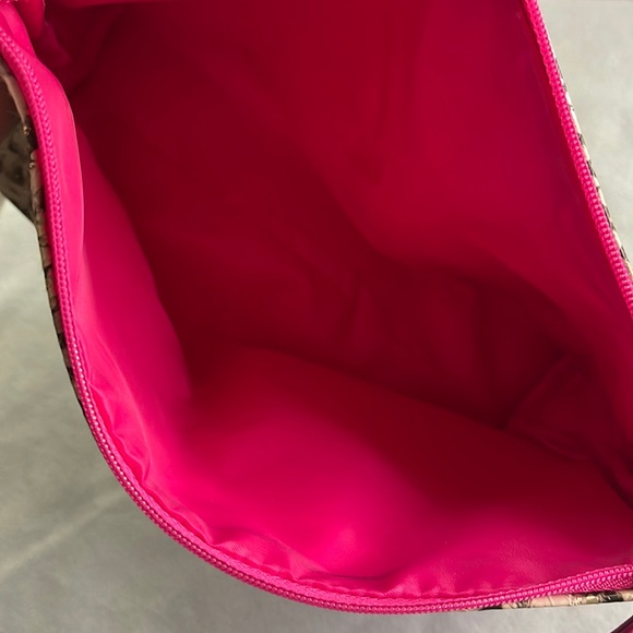 🧰 ULTA COLLECTION | PINK HANDLED FAUX SNAKESKIN MAKEUP BAG - Picture 3 of 9